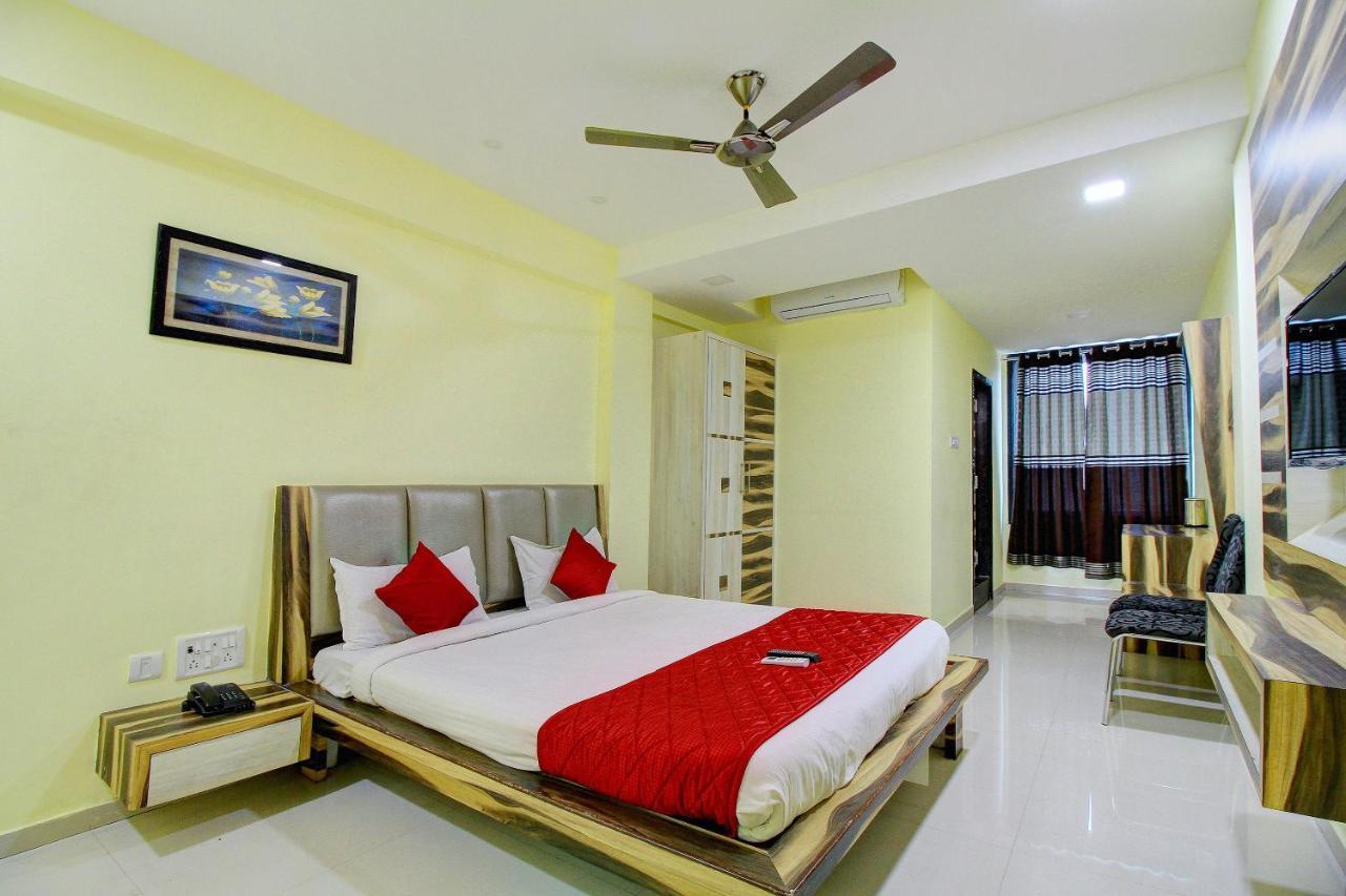 Oyo 7131 Amrita Hotel 3*